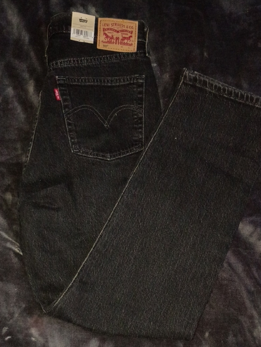 Levi's women's Dark Black Straight Jeans